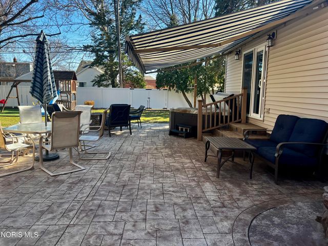 212 E Indiana Avenue, Maumee, OH 43537