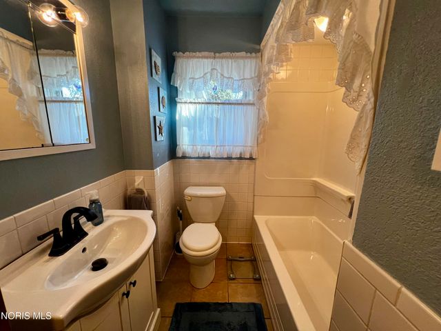 212 E Indiana Avenue, Maumee, OH 43537