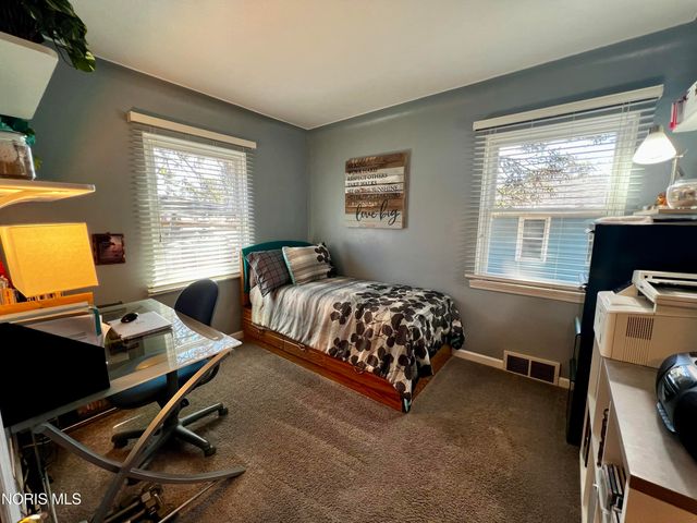 212 E Indiana Avenue, Maumee, OH 43537