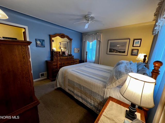 212 E Indiana Avenue, Maumee, OH 43537