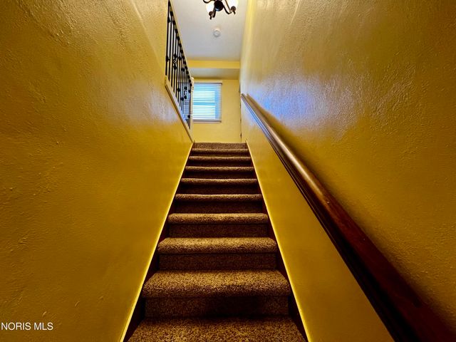 212 E Indiana Avenue, Maumee, OH 43537