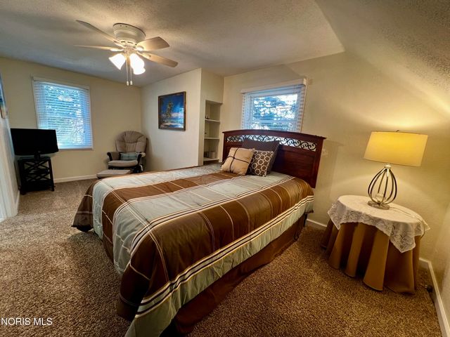 212 E Indiana Avenue, Maumee, OH 43537