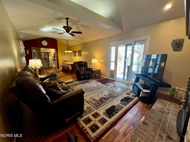 212 E Indiana Avenue, Maumee, OH 43537