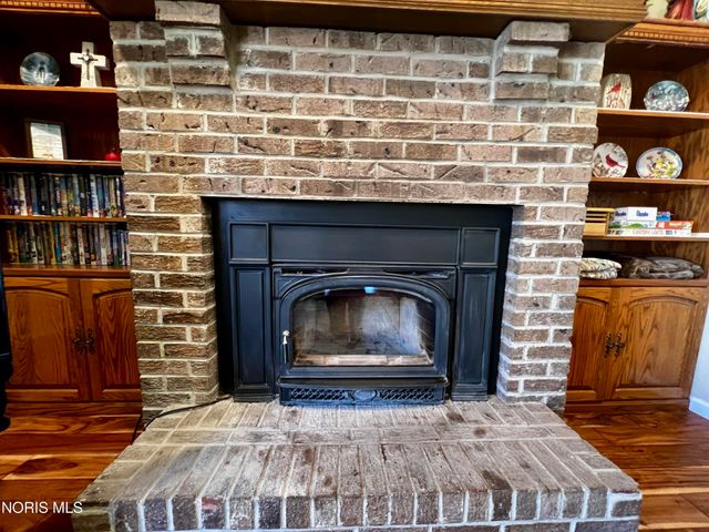 212 E Indiana Avenue, Maumee, OH 43537