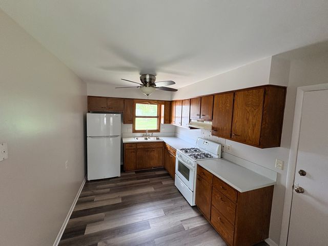 1735 Greene Court B, Aurora, IL 60506