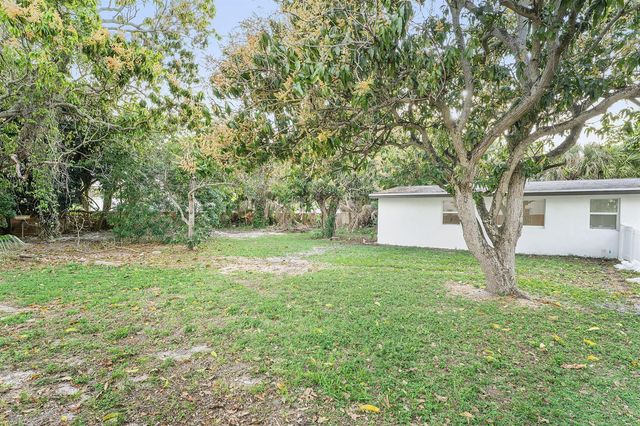 474 Enfield Street, Boca Raton, FL 33487