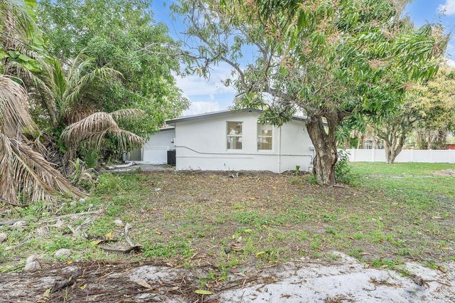 474 Enfield Street, Boca Raton, FL 33487