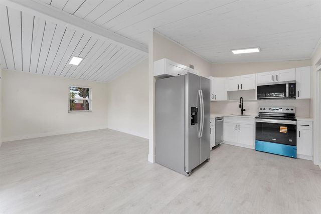 474 Enfield Street, Boca Raton, FL 33487