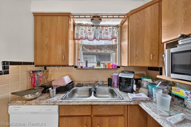 15461 Vaughan Street, Detroit, MI 48223