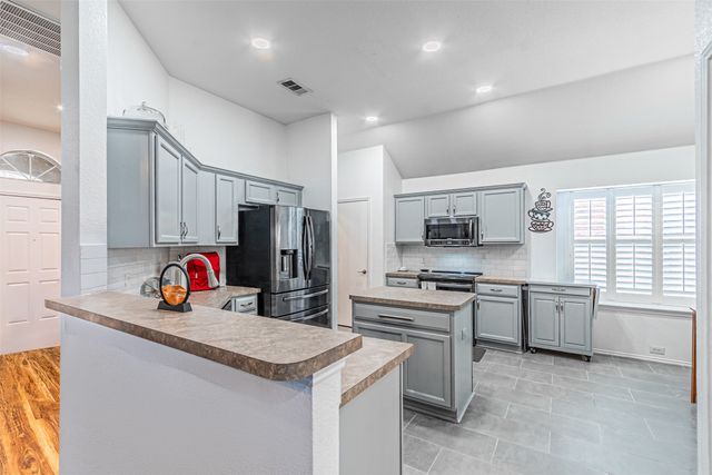 108 Oak Hollow Lane, Red Oak, TX 75154