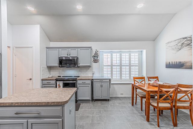 108 Oak Hollow Lane, Red Oak, TX 75154