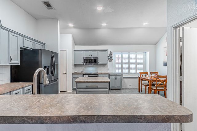 108 Oak Hollow Lane, Red Oak, TX 75154