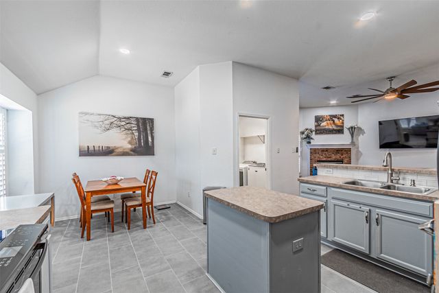 108 Oak Hollow Lane, Red Oak, TX 75154
