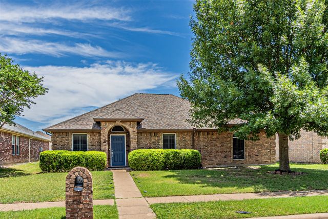 108 Oak Hollow Lane, Red Oak, TX 75154
