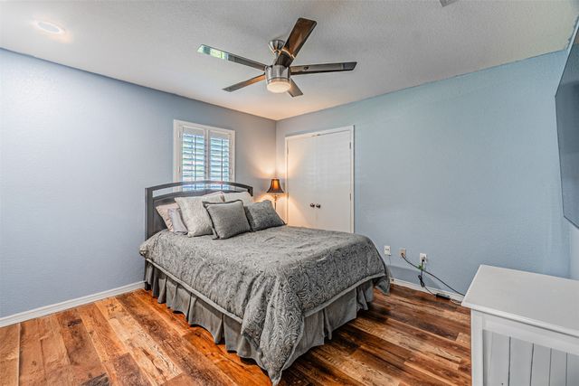 108 Oak Hollow Lane, Red Oak, TX 75154
