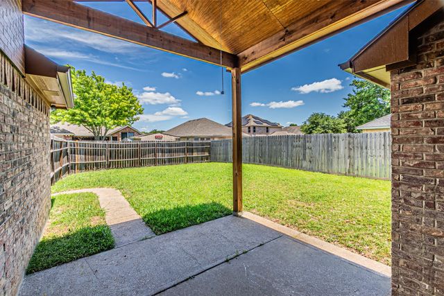 108 Oak Hollow Lane, Red Oak, TX 75154