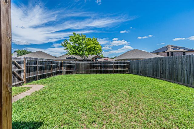 108 Oak Hollow Lane, Red Oak, TX 75154