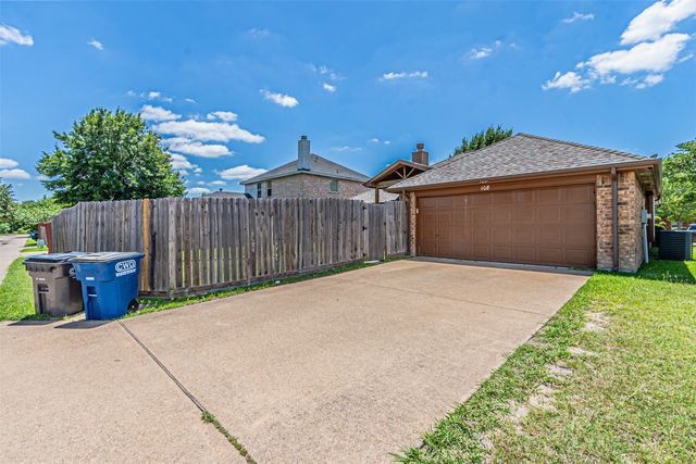 108 Oak Hollow Lane, Red Oak, TX 75154
