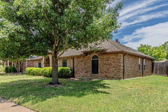 108 Oak Hollow Lane, Red Oak, TX 75154