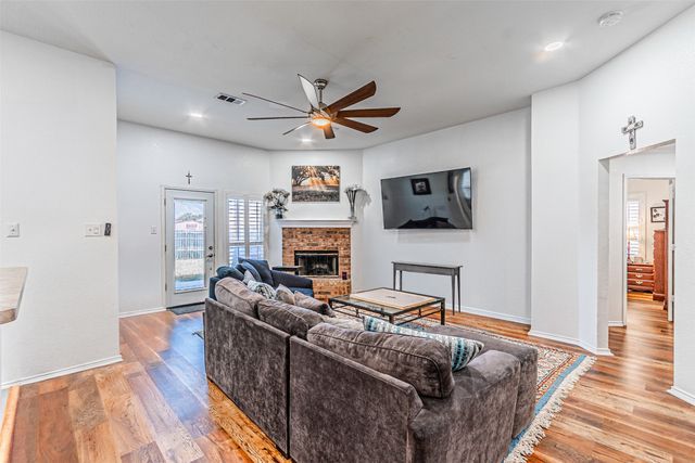 108 Oak Hollow Lane, Red Oak, TX 75154