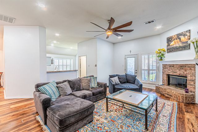 108 Oak Hollow Lane, Red Oak, TX 75154