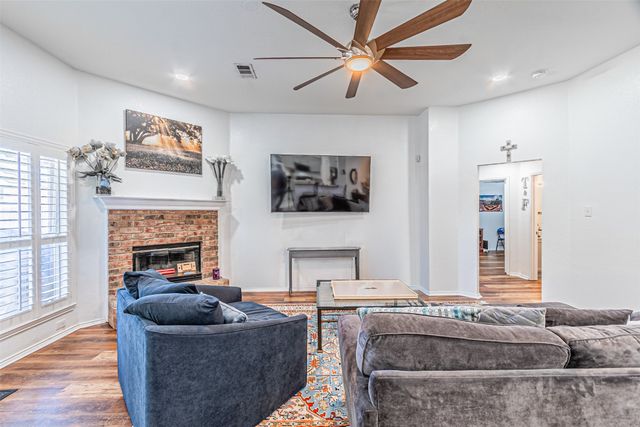 108 Oak Hollow Lane, Red Oak, TX 75154