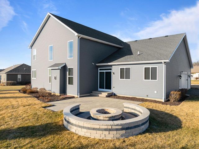 465 Chasefield DRIVE, Williams Bay, WI 53191