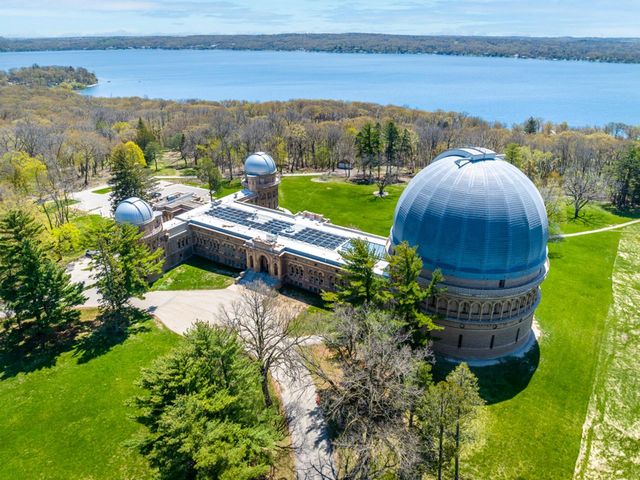 465 Chasefield DRIVE, Williams Bay, WI 53191