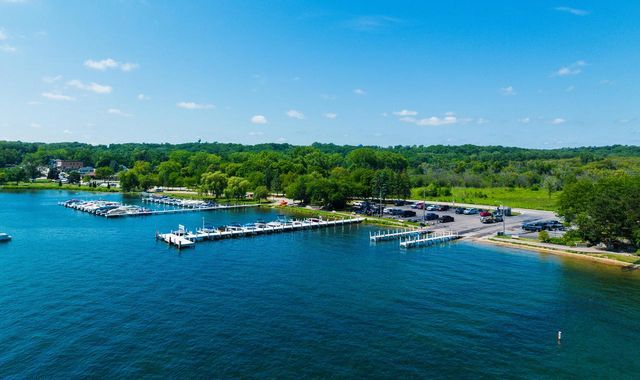 465 Chasefield DRIVE, Williams Bay, WI 53191