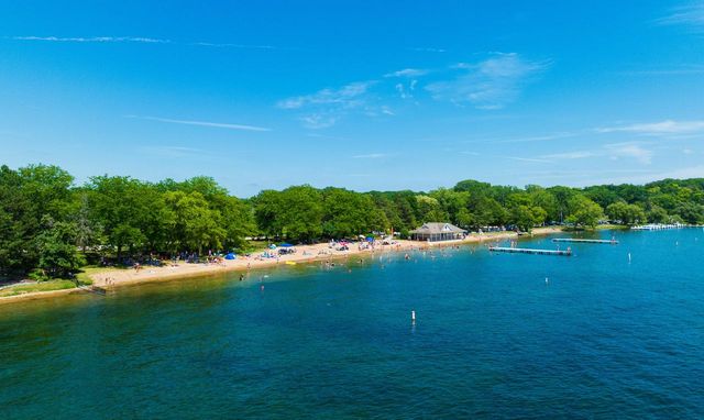 465 Chasefield DRIVE, Williams Bay, WI 53191