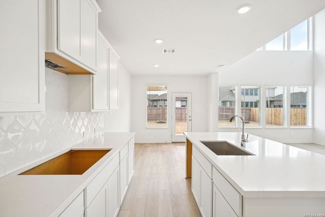 922 Earp Blvd, San Antonio, TX 78260