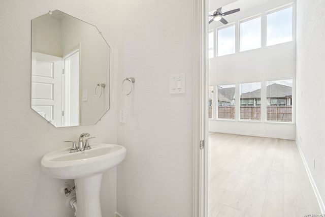 922 Earp Blvd, San Antonio, TX 78260