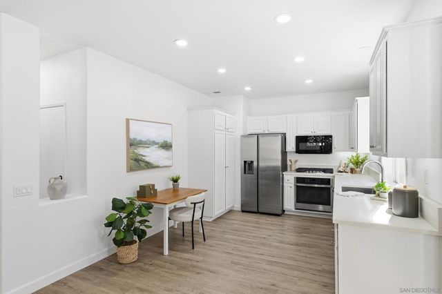 1126 Pacifica Place, Encinitas, CA 92024