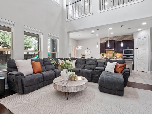 116 Claiborne Lake LN, Georgetown, TX 78628