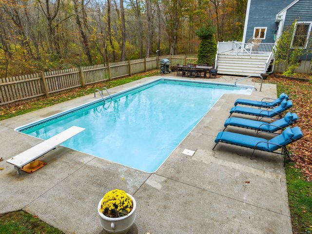 37 Quail Run, Madison, CT 06443