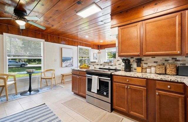 727 S Lake Drive, Lantana, FL 33462