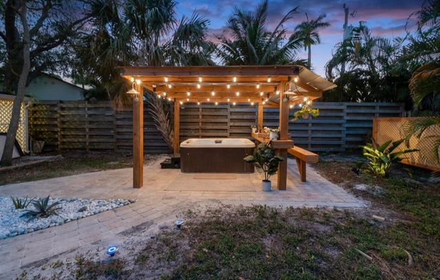 727 S Lake Drive, Lantana, FL 33462