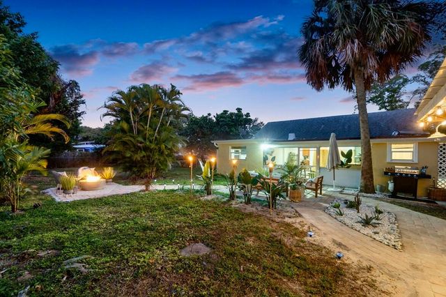 727 S Lake Drive, Lantana, FL 33462
