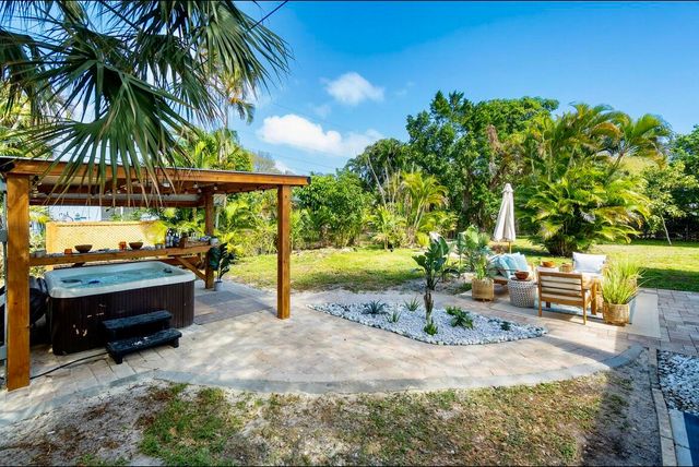 727 S Lake Drive, Lantana, FL 33462