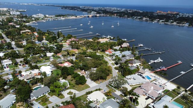 727 S Lake Drive, Lantana, FL 33462