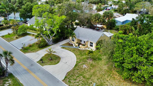 727 S Lake Drive, Lantana, FL 33462