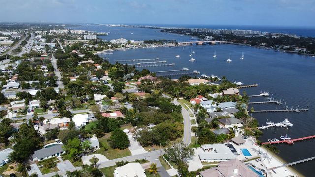 727 S Lake Drive, Lantana, FL 33462
