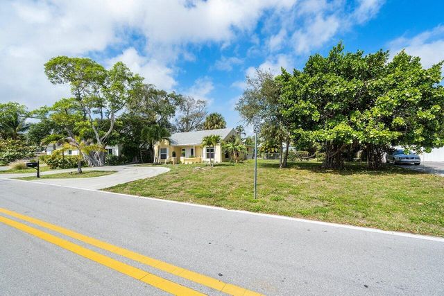 727 S Lake Drive, Lantana, FL 33462