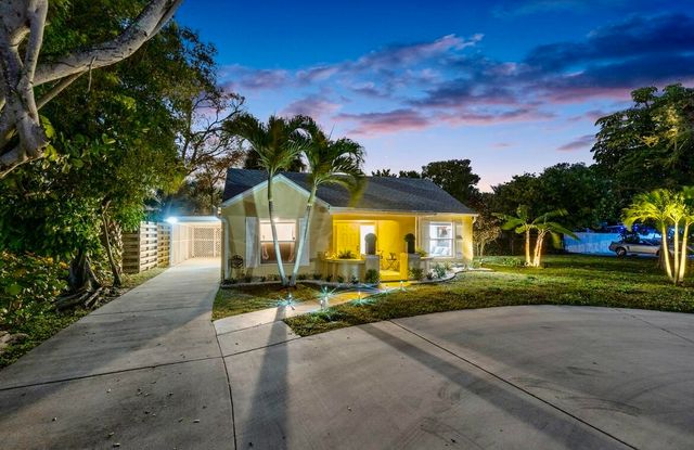 727 S Lake Drive, Lantana, FL 33462