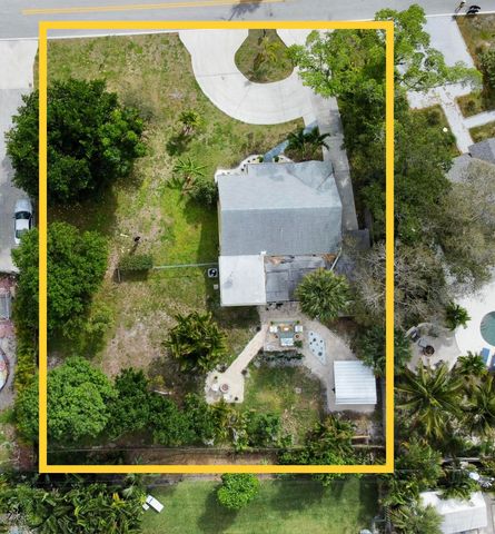 727 S Lake Drive, Lantana, FL 33462