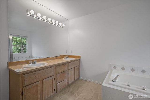 8021 NE 122nd Place, Kirkland, WA 98034
