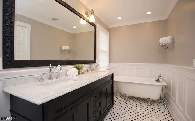 15 Canterbury Ln, Millburn Twp., NJ 07078