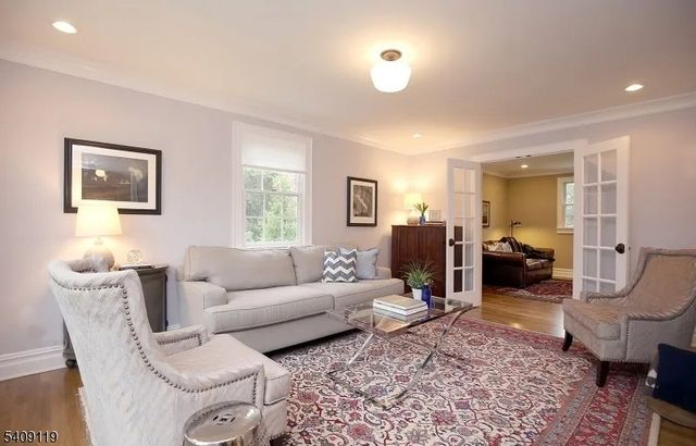 15 Canterbury Ln, Millburn Twp., NJ 07078