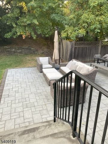 15 Canterbury Ln, Millburn Twp., NJ 07078