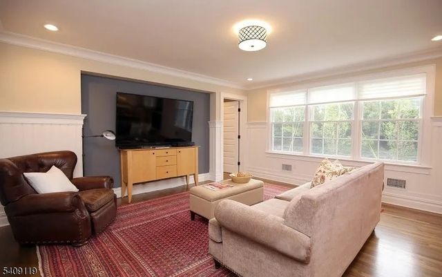 15 Canterbury Ln, Millburn Twp., NJ 07078